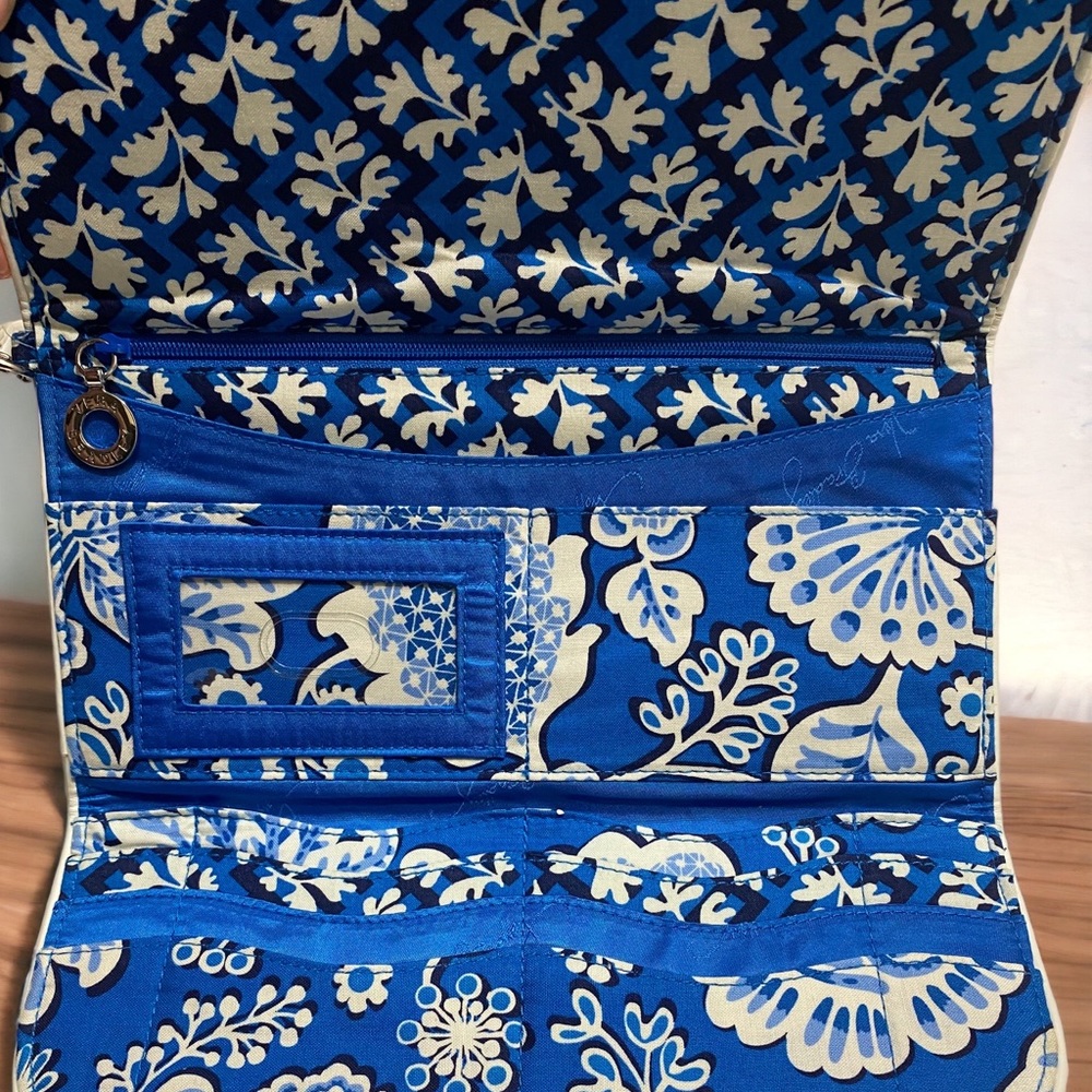 Vera Bradley Blue Lagoon Clutch/Wristlet - Picture 4 of 9